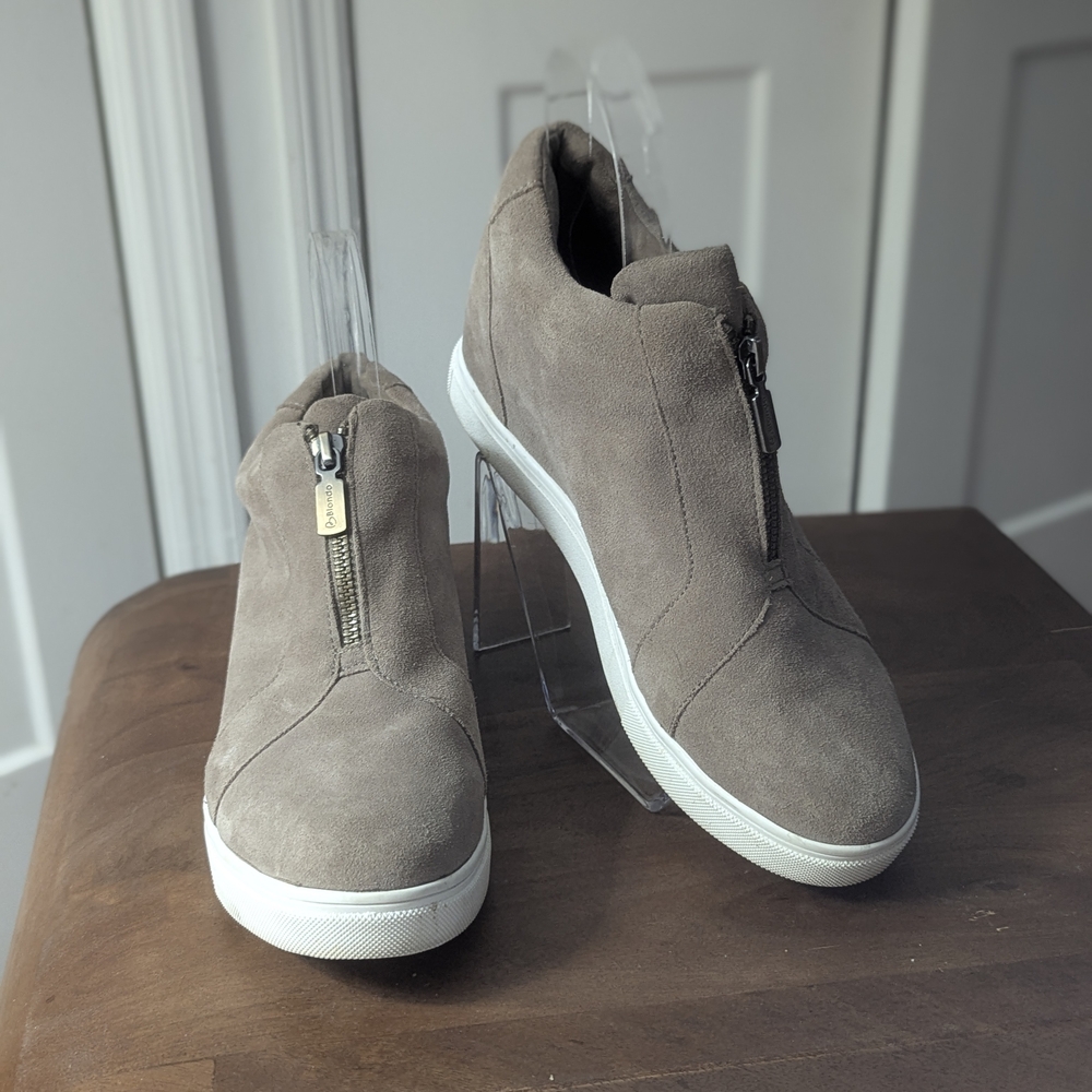 Blondo Tan Sneakers Hidden Wedge Side Zipper Sz Women's 9 Waterproof Even Used - Picture 9 of 9